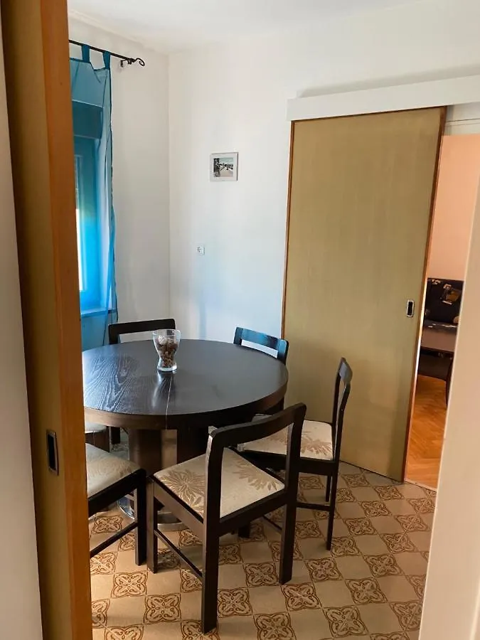 Apartments Gigi オパティヤ 0*,